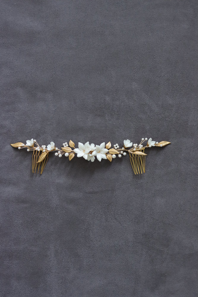 
            
                Load image into Gallery viewer, ELODIE | Gold Floral Wedding Headpiece with Leaves
            
        