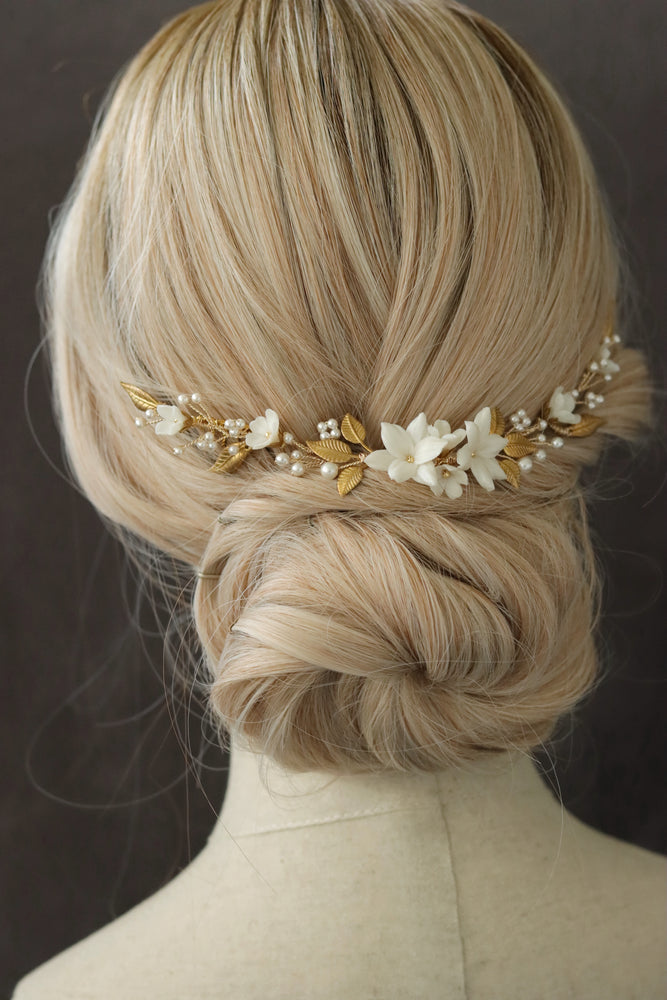 
            
                Load image into Gallery viewer, ELODIE | Gold Floral Wedding Headpiece with Leaves
            
        