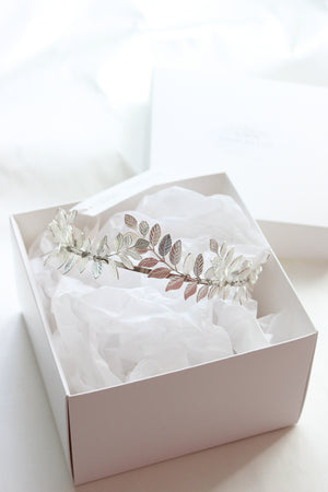 
            
                Load image into Gallery viewer, Wedding laurel leaf crown in silver for a grecian or bohemian look
            
        