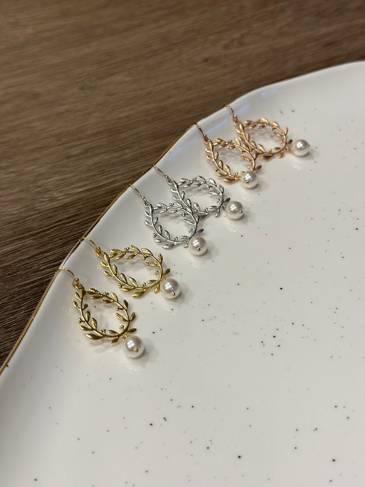 LAURELLA | Gold Leaf Bridal Earrings With Freshwater Pearls