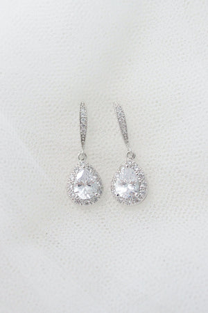 
            
                Charger l&amp;#39;image dans la galerie, silver crystal drop pear bridal earrings
            
        