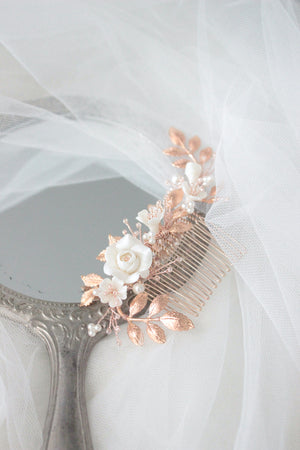 
            
                Load image into Gallery viewer, rose gold wedding hair piece for bride featuring clay flowers, pearls and crystals that can be worn on the side
            
        