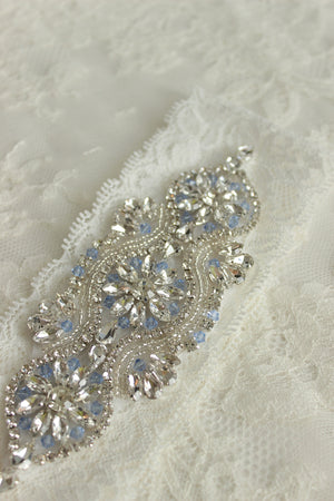 
            
                Charger l&amp;#39;image dans la galerie, VICTORIA | White Lace Wedding Garter with Light Blue Crystals - Something Blue
            
        