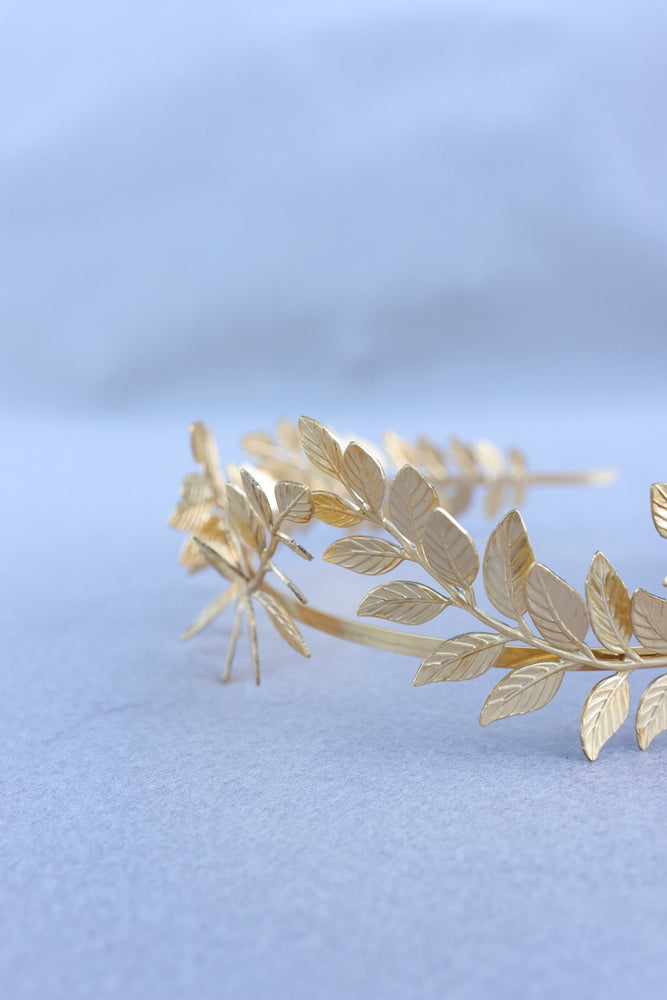 
            
                Charger l&amp;#39;image dans la galerie, gold laurel leaf headpiece tiara for bride and wedding
            
        