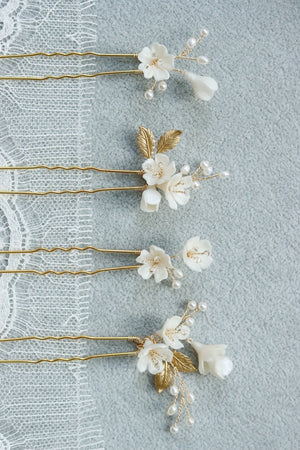 
            
                Charger l&amp;#39;image dans la galerie, LAURA  | Wedding hair pins with flowers, Delicate floral bridal hair pins
            
        