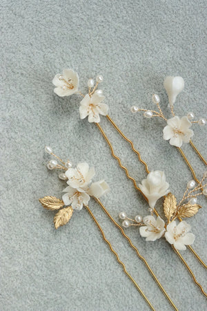 
            
                Load image into Gallery viewer, LAURA  | Wedding hair pins with flowers, Delicate floral bridal hair pins
            
        