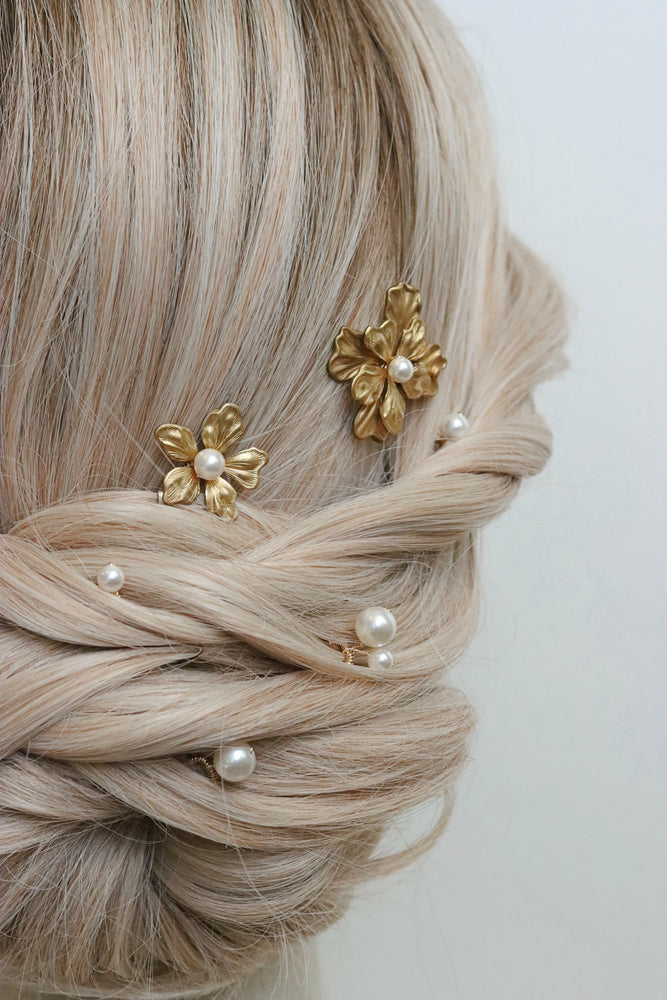 SOPHIA | Chic Gold Bridal hair Pins, Contemporary Bridal Hair Piece, Modern Wedding Hair Pins, Floral Bridal Comb