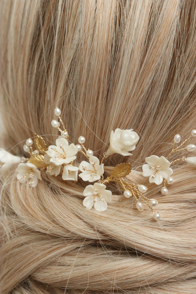 
            
                Load image into Gallery viewer, LAURA  | Wedding hair pins with flowers, Delicate floral bridal hair pins
            
        
