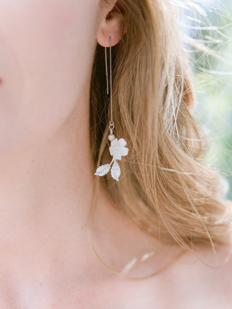 
            
                Load image into Gallery viewer, Floral bridal drop earrings in silver, gold or rose gold
            
        