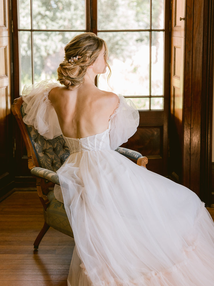 
            
                Load image into Gallery viewer, Bride putting on her wedding hair piece and getting ready
            
        